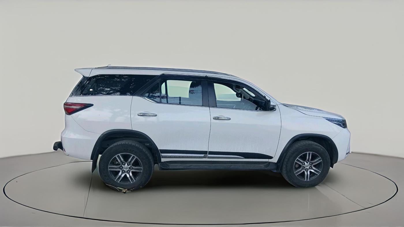 2022 Toyota Fortuner 4X2 MT 2.8 DIESEL, Diesel, Manual, 1,08,750 km, exterior