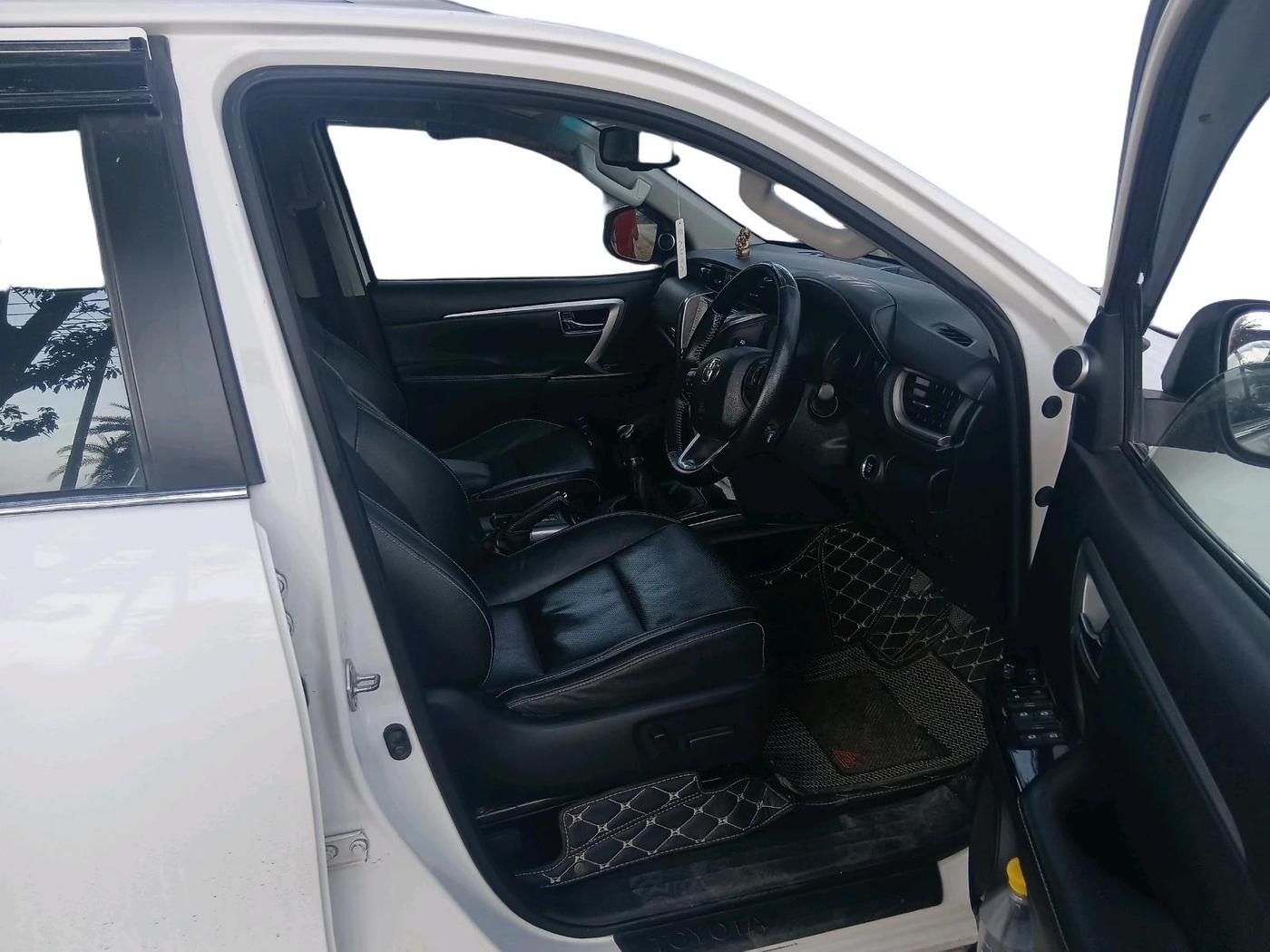 2022 Toyota Fortuner 4X2 MT 2.8 DIESEL, Diesel, Manual, 1,08,750 km, interior