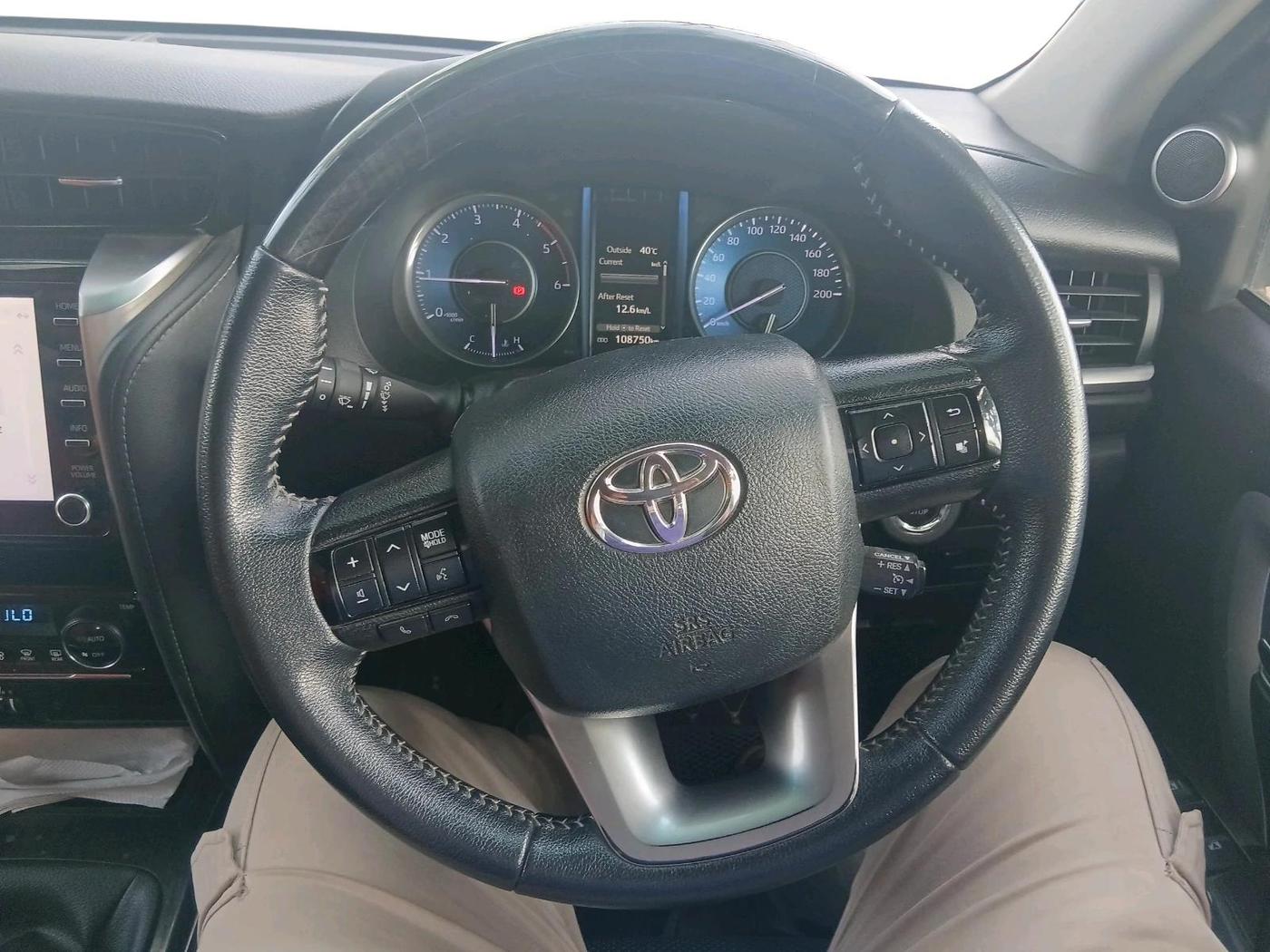 2022 Toyota Fortuner 4X2 MT 2.8 DIESEL, Diesel, Manual, 1,08,750 km, interior