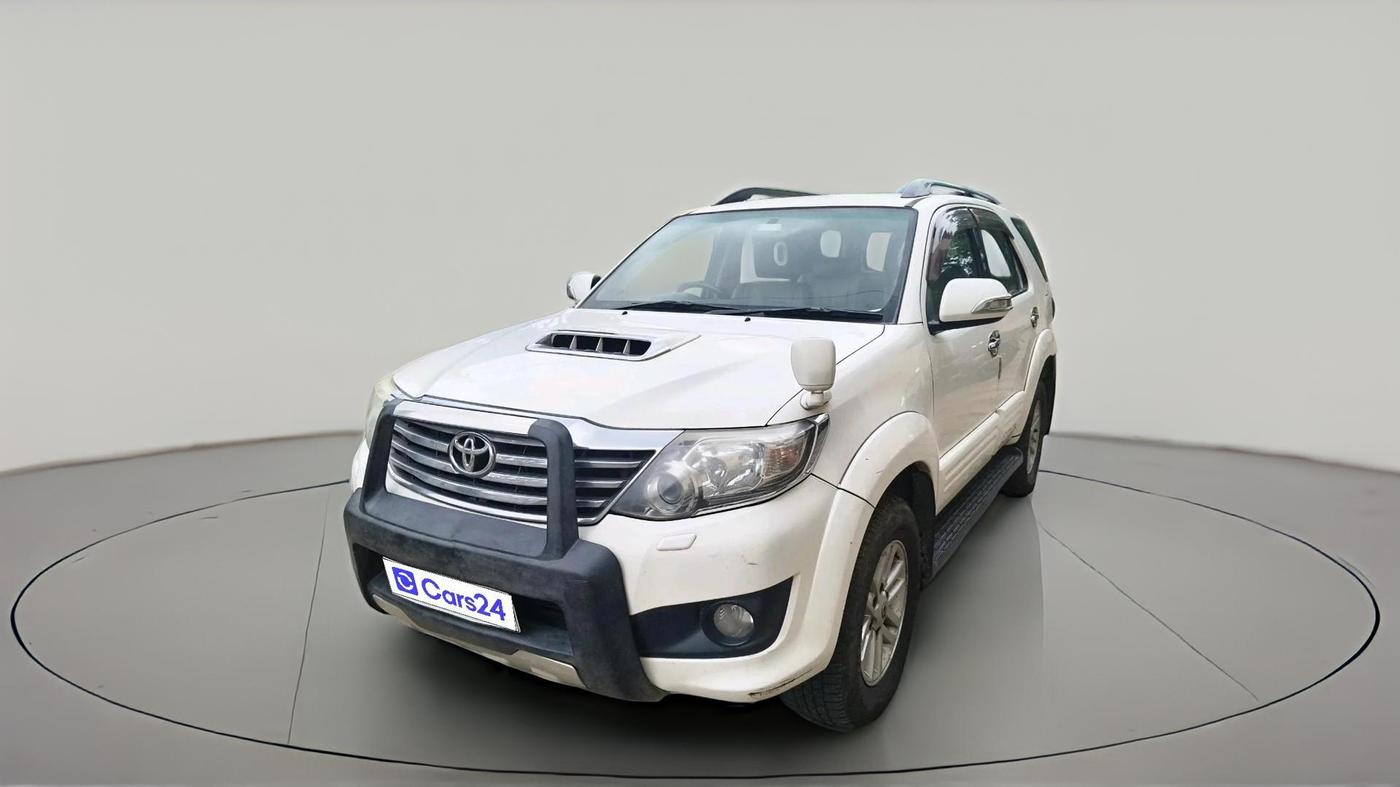 2014 Toyota Fortuner 3.0 4X2 MT, Diesel, Manual, 2,59,447 km, exterior