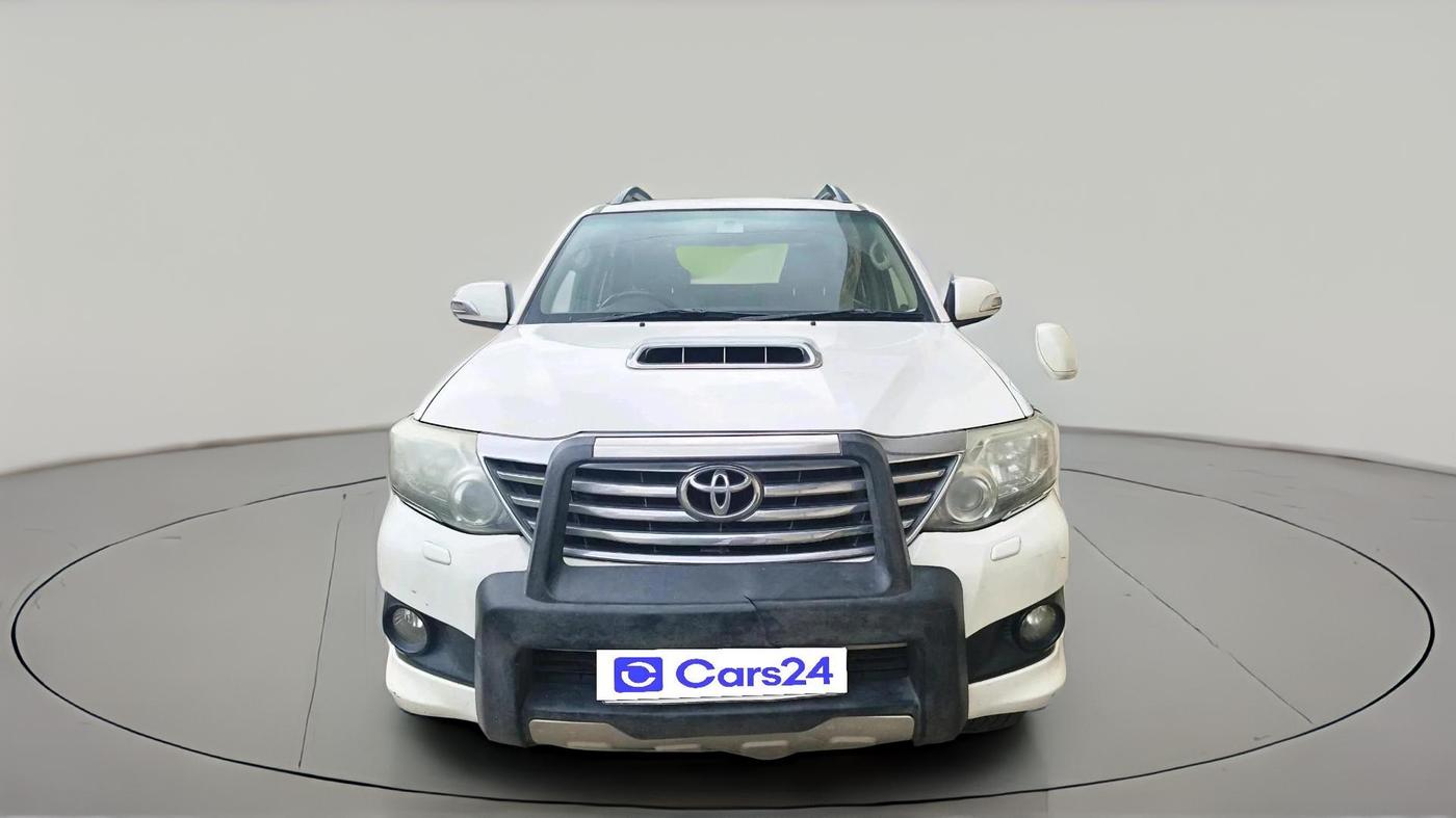 2014 Toyota Fortuner 3.0 4X2 MT, Diesel, Manual, 2,59,447 km, exterior