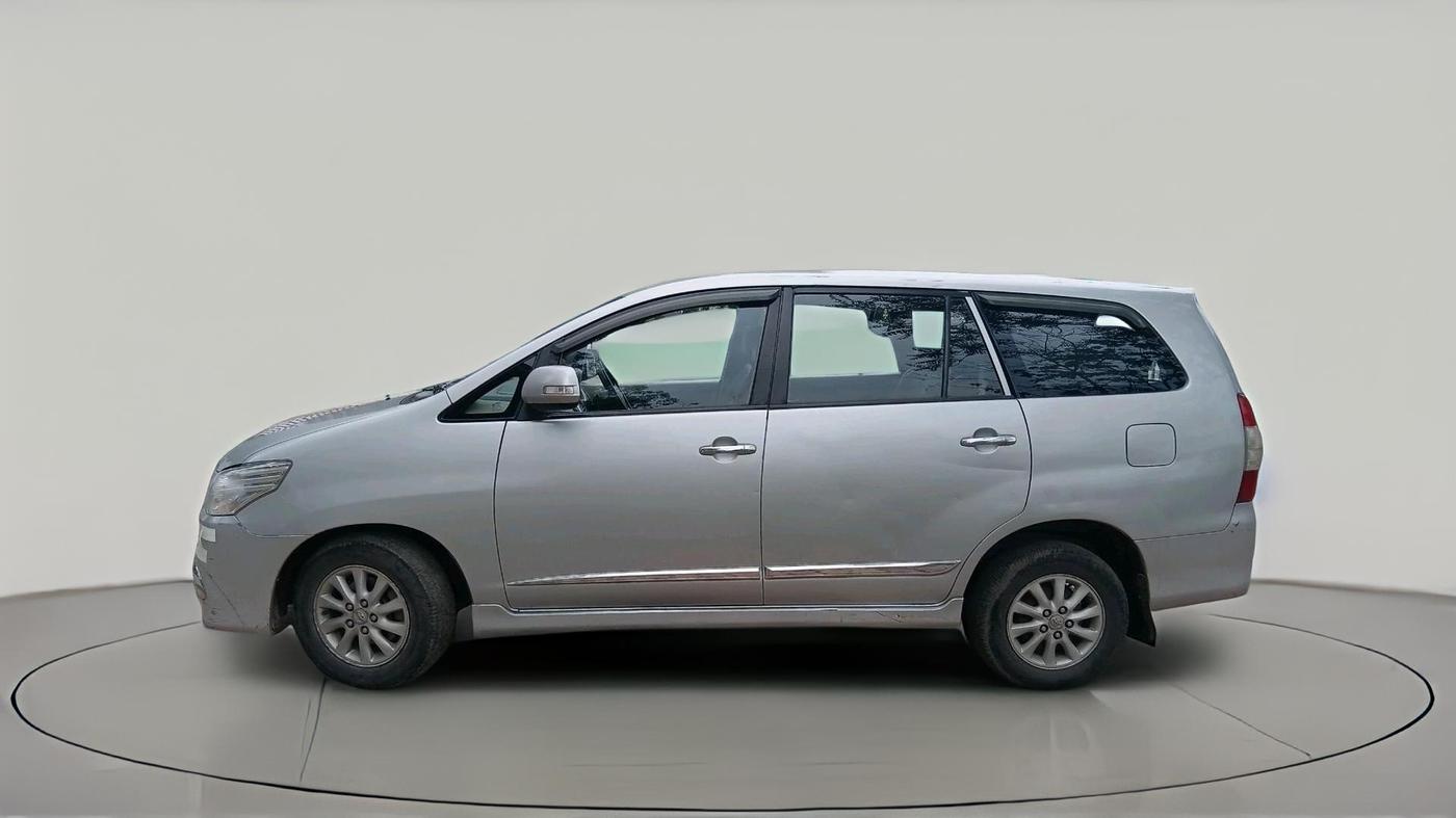 2014 Toyota Innova 2.5 G 8 STR, Diesel, Manual, 3,96,809 km, exterior