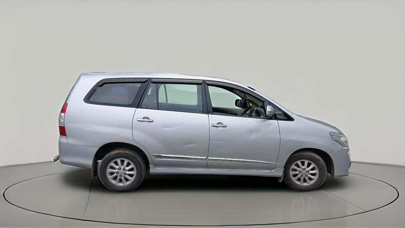 2014 Toyota Innova 2.5 G 8 STR, Diesel, Manual, 3,96,809 km, exterior