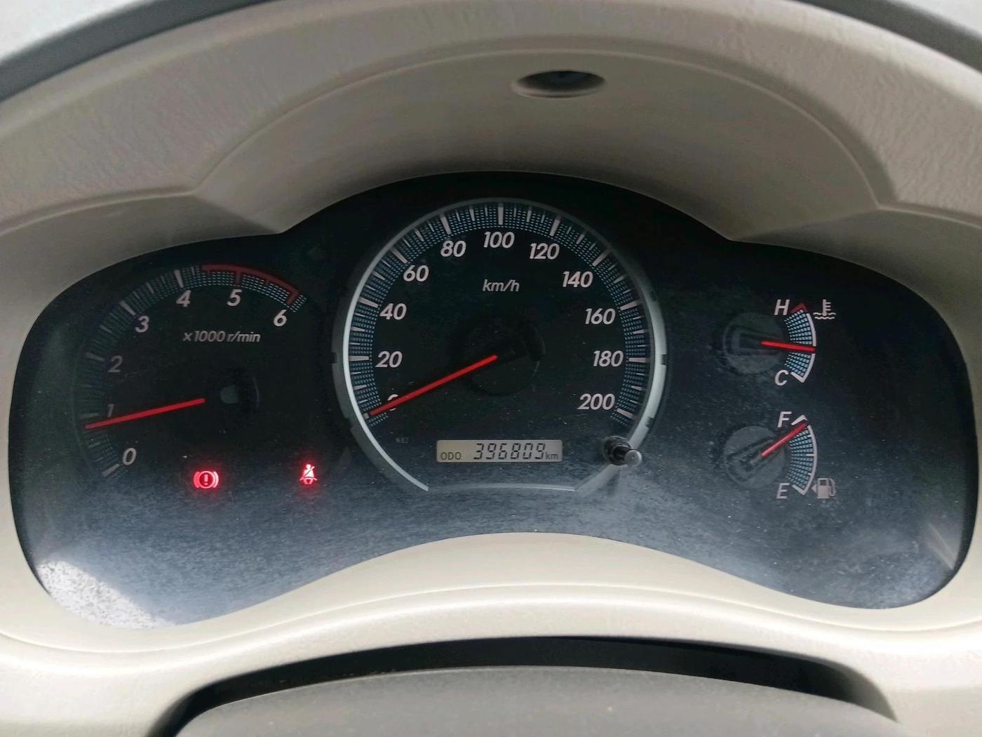 2014 Toyota Innova 2.5 G 8 STR, Diesel, Manual, 3,96,809 km, interior