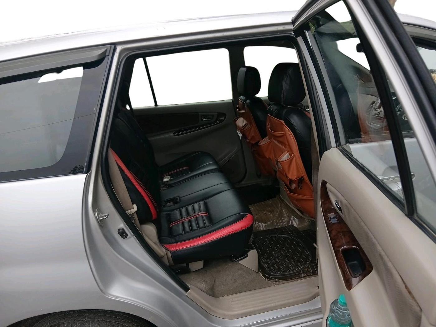 2014 Toyota Innova 2.5 G 8 STR, Diesel, Manual, 3,96,809 km, interior
