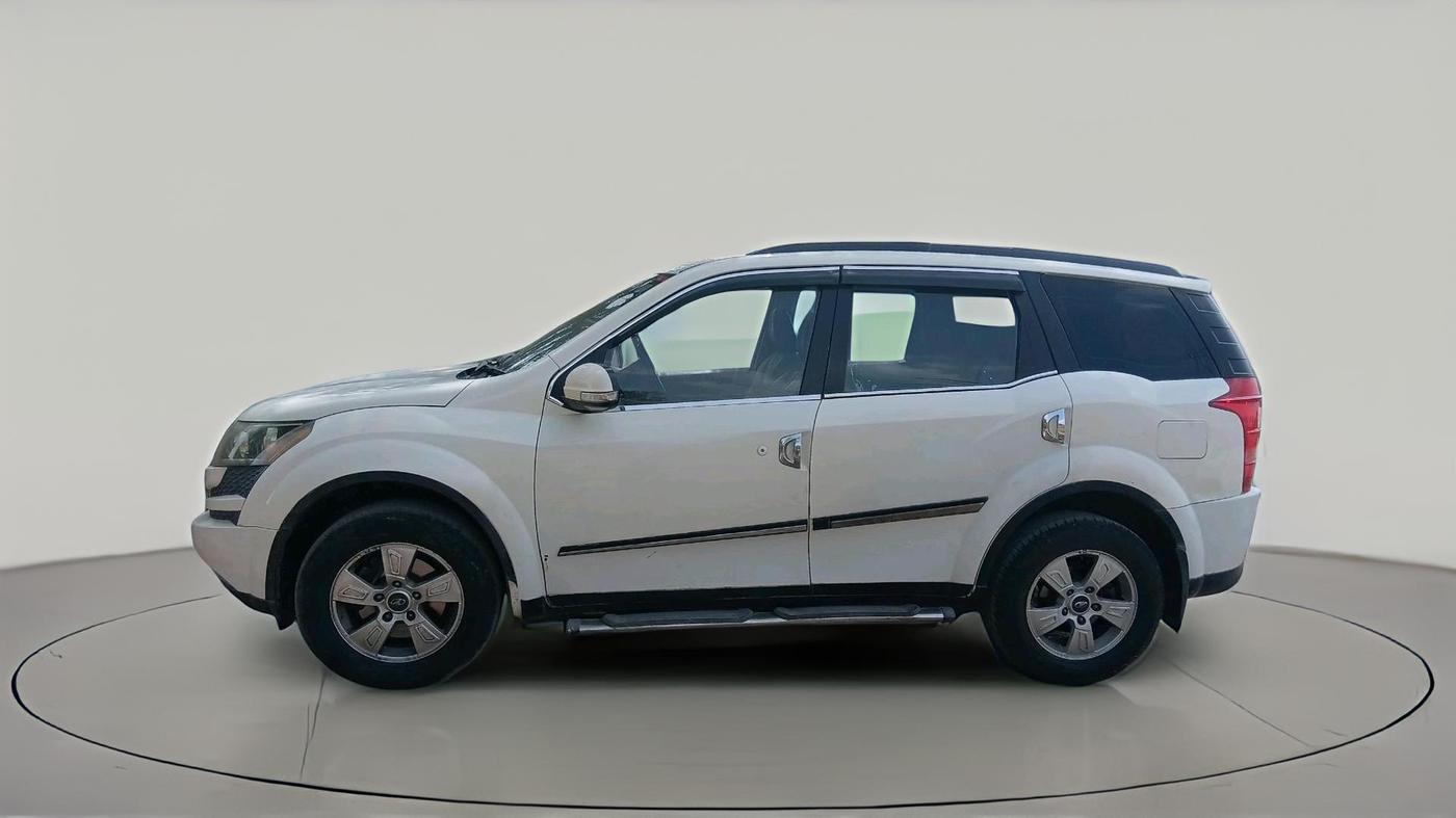 2015 Mahindra XUV500 W8, Diesel, Manual, 1,20,187 km, exterior