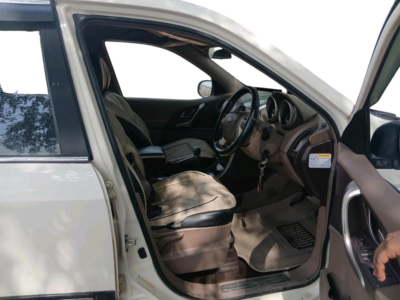 2015 Mahindra XUV500 W8, Diesel, Manual, 1,20,187 km, interior