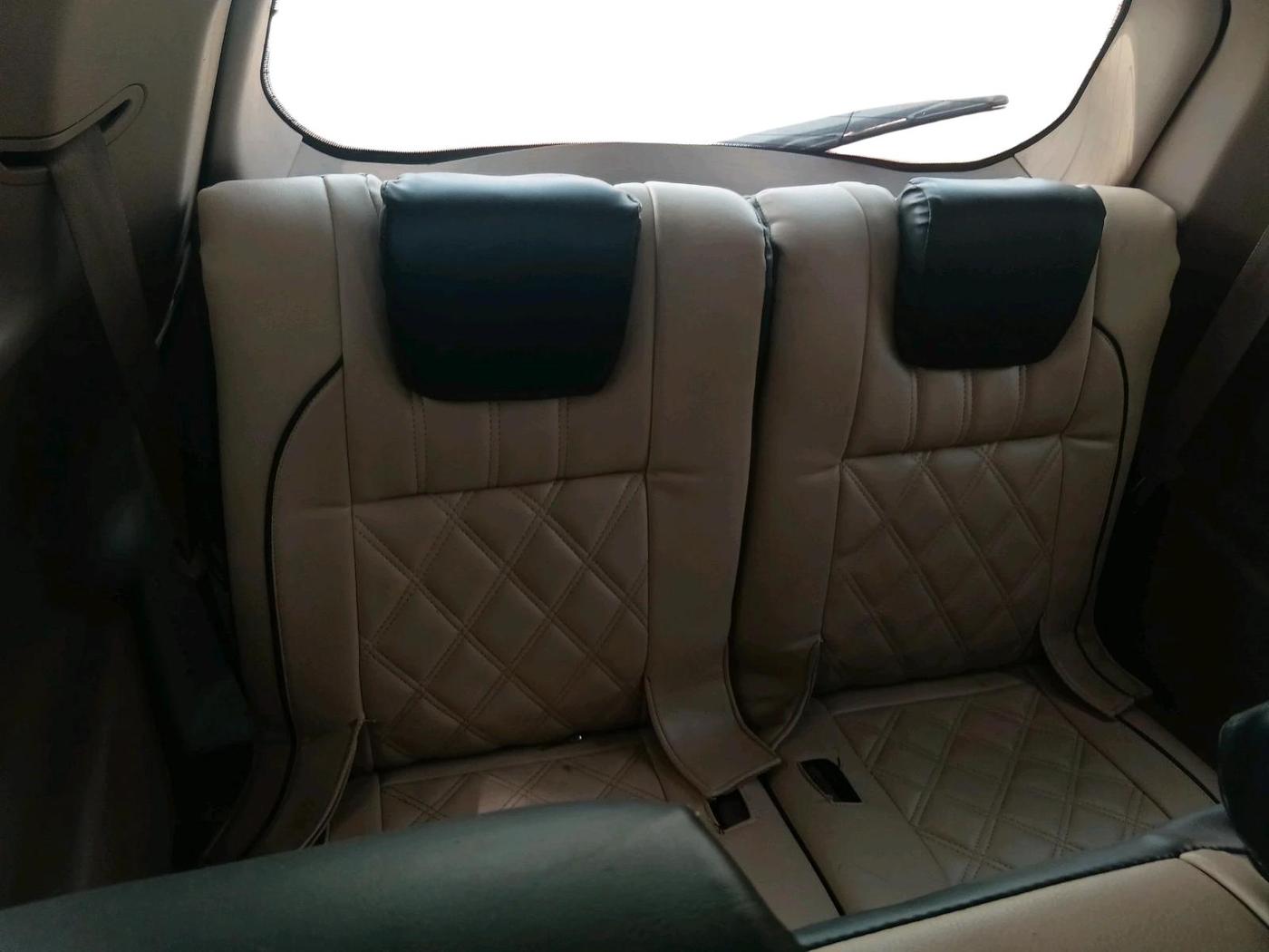 2015 Mahindra XUV500 W8, Diesel, Manual, 1,20,187 km, interior