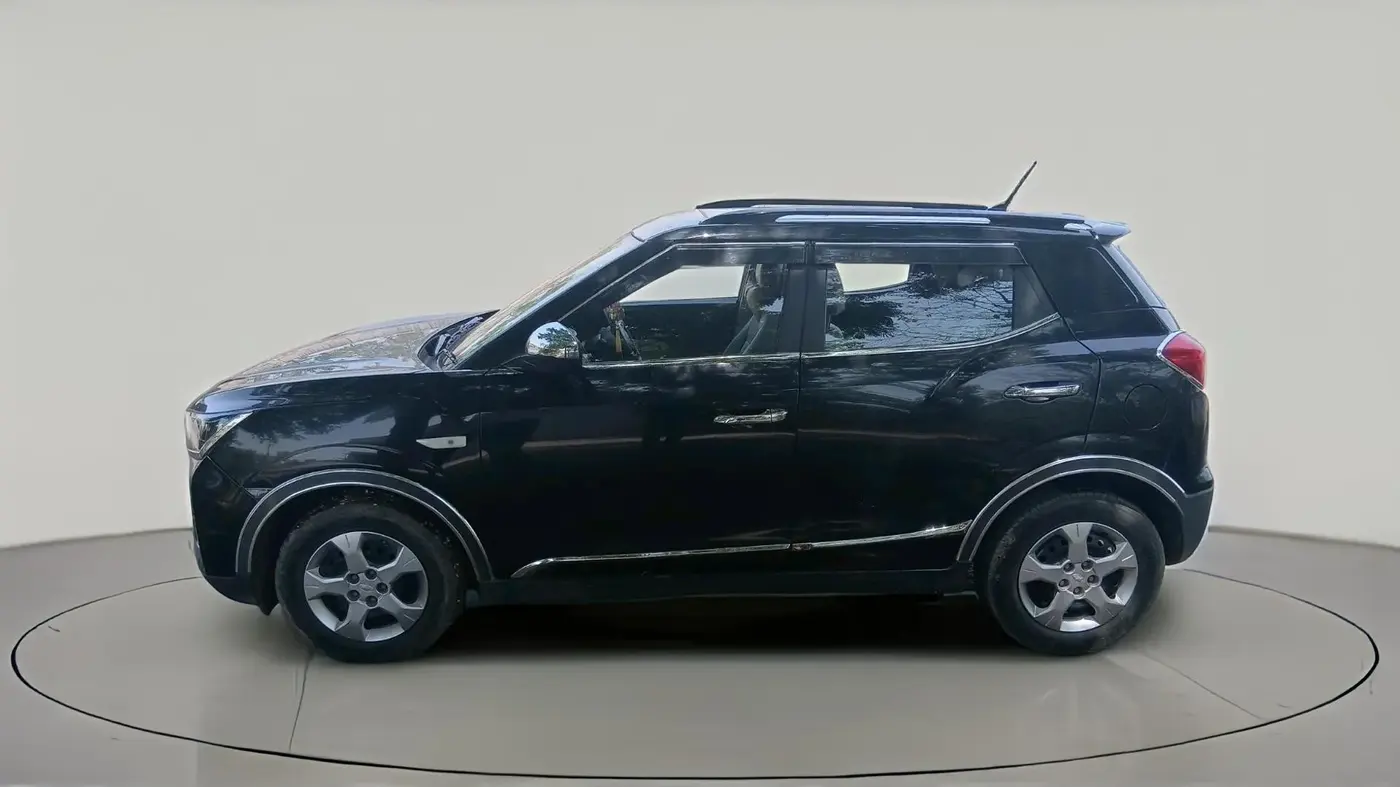 2021 Mahindra XUV300 W6 1.2 PETROL, Petrol, Manual, 56,857 km, exterior