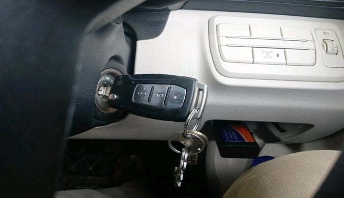 2021 Mahindra XUV300 W6 1.2 PETROL, Petrol, Manual, 56,857 km, interior