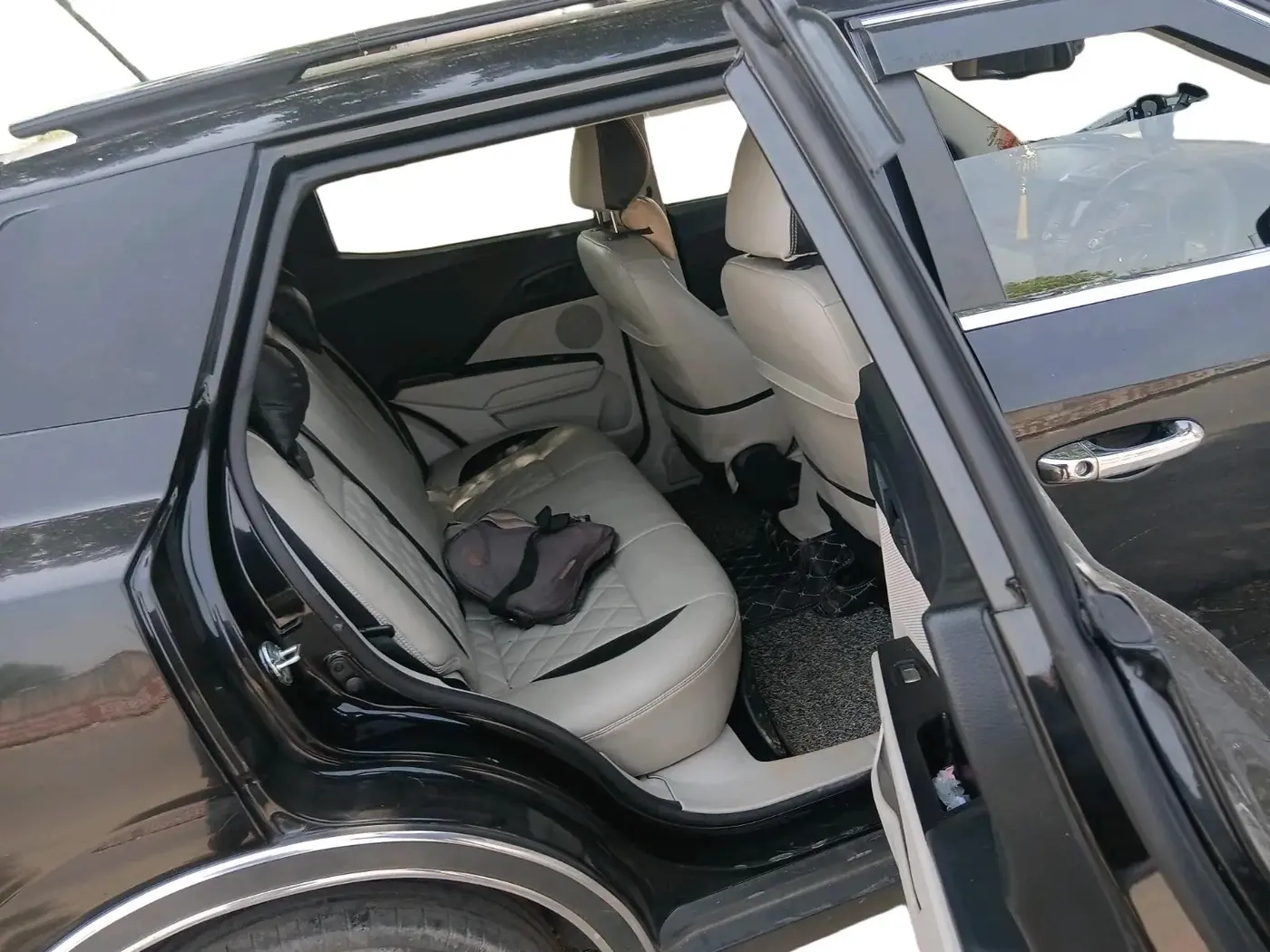 2021 Mahindra XUV300 W6 1.2 PETROL, Petrol, Manual, 56,857 km, interior