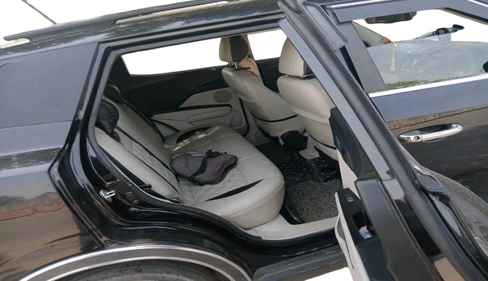 2021 Mahindra XUV300 W6 1.2 PETROL, Petrol, Manual, 56,857 km, interior