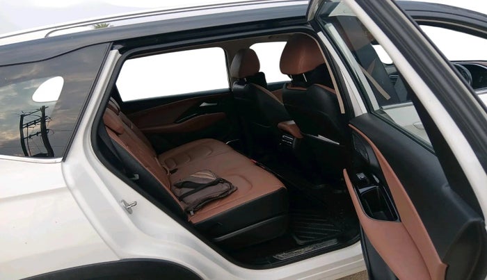 2023 MG HECTOR PLUS SHARP PRO 1.5 TURBO MT 7 STR, Petrol, Manual, 31,167 km, interior