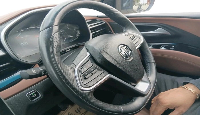 2023 MG HECTOR PLUS SHARP PRO 1.5 TURBO MT 7 STR, Petrol, Manual, 31,167 km, interior