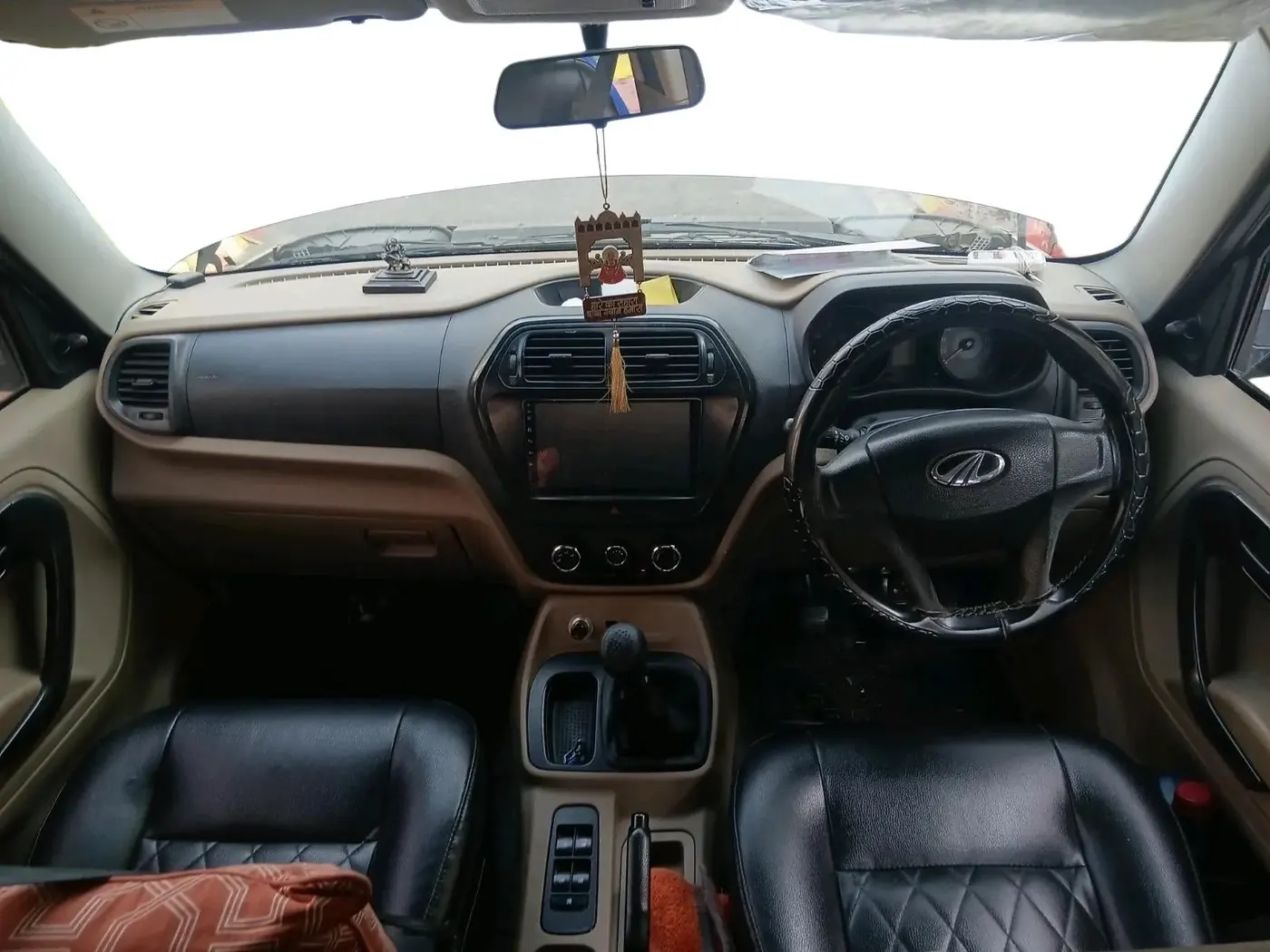 2017 Mahindra TUV300 T6 PLUS, Diesel, Manual, 1,98,818 km, interior