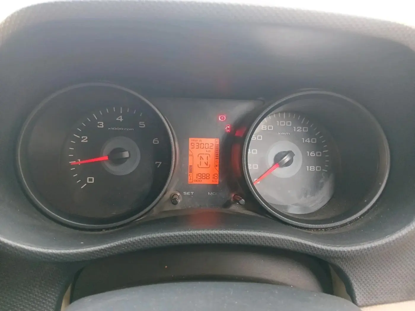 2017 Mahindra TUV300 T6 PLUS, Diesel, Manual, 1,98,818 km, interior