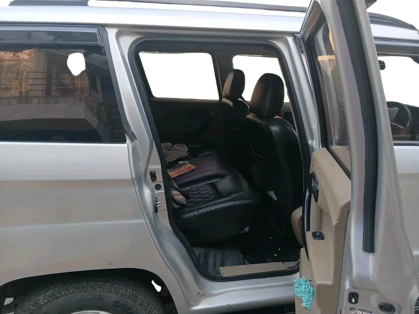 2017 Mahindra TUV300 T6 PLUS, Diesel, Manual, 1,98,818 km, interior