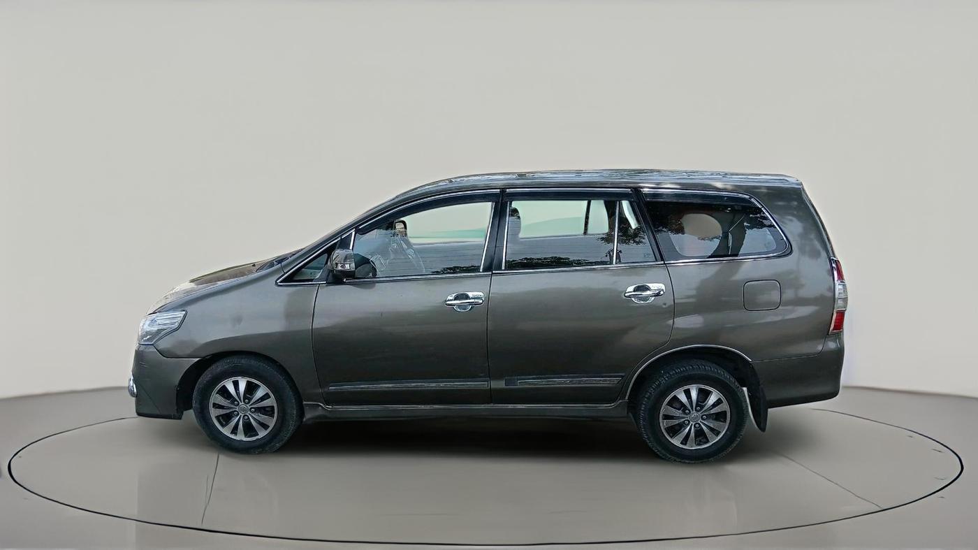2015 Toyota Innova 2.5 VX 8 STR, Diesel, Manual, 2,54,720 km, exterior