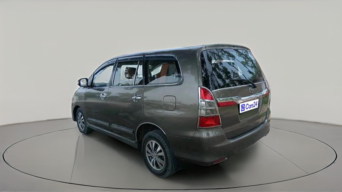 2015 Toyota Innova 2.5 VX 8 STR, Diesel, Manual, 2,54,720 km, exterior