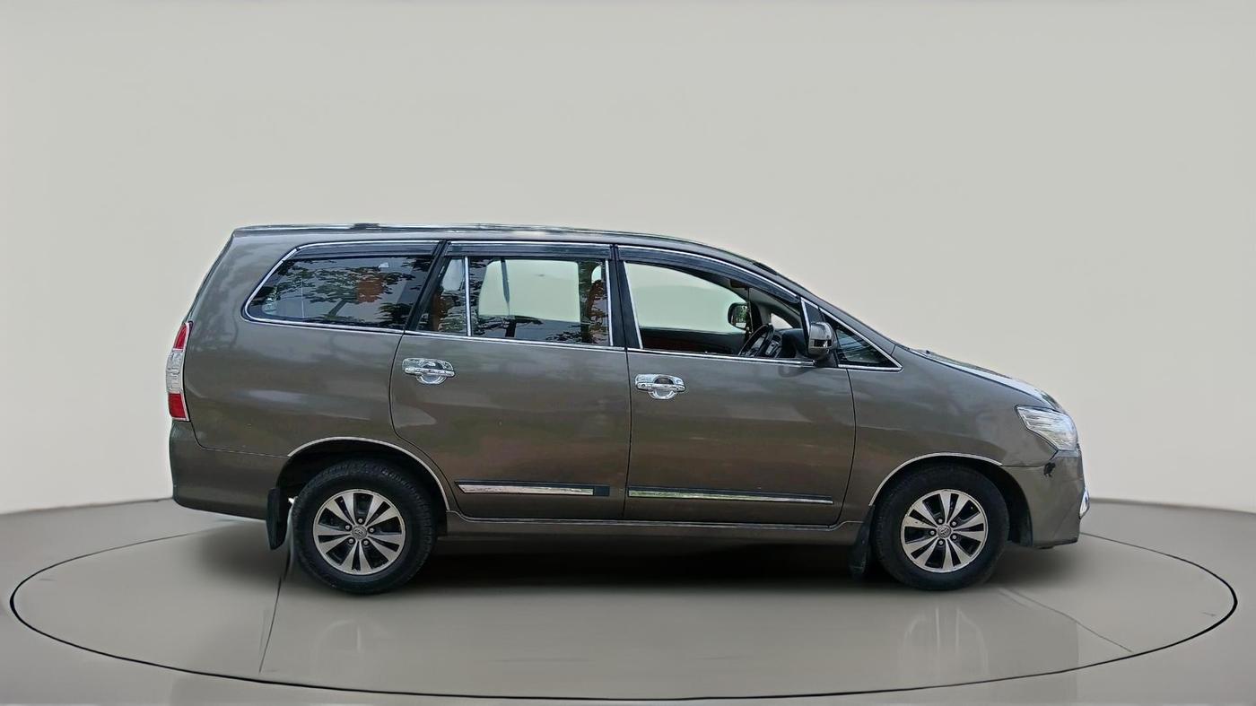 2015 Toyota Innova 2.5 VX 8 STR, Diesel, Manual, 2,54,720 km, exterior