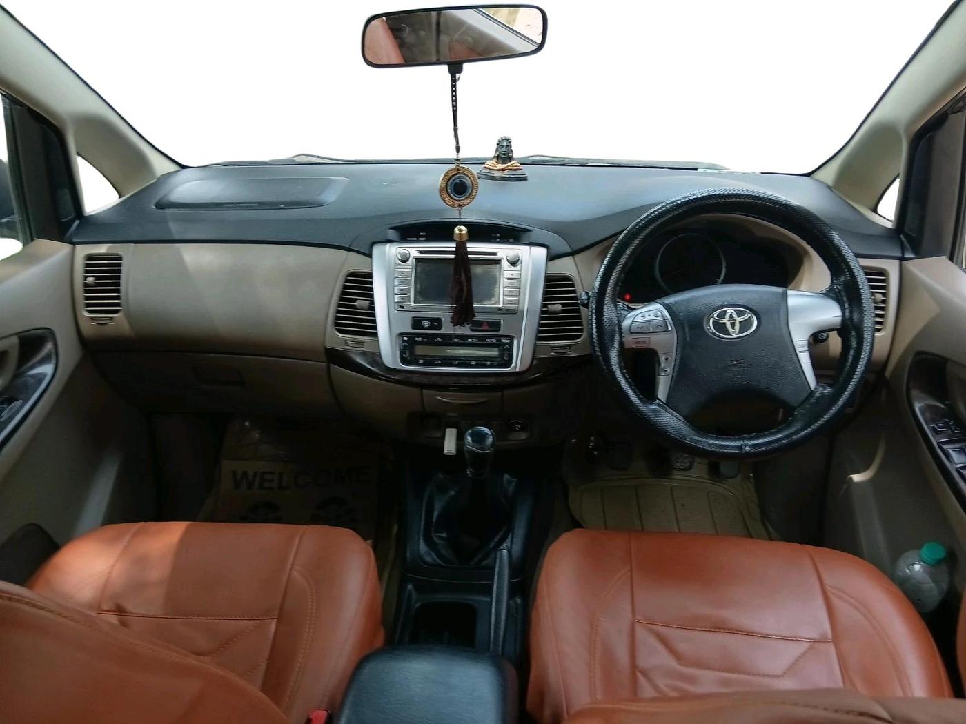 2015 Toyota Innova 2.5 VX 8 STR, Diesel, Manual, 2,54,720 km, interior