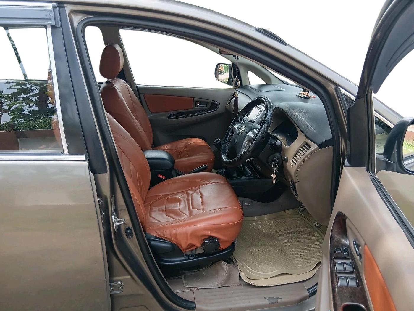 2015 Toyota Innova 2.5 VX 8 STR, Diesel, Manual, 2,54,720 km, interior