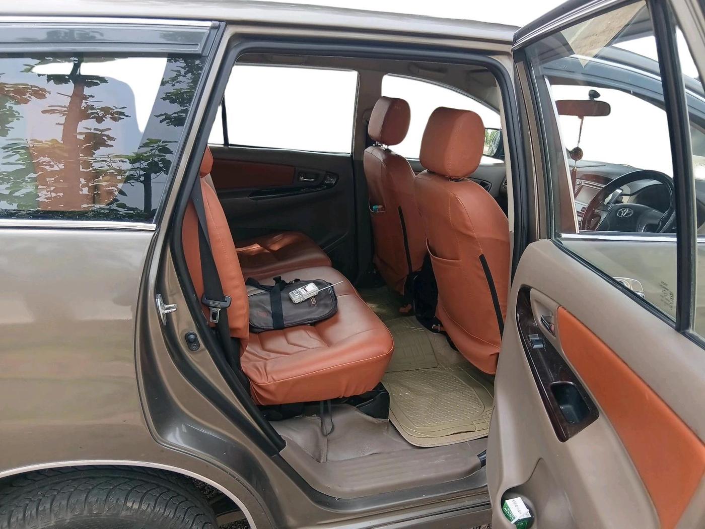 2015 Toyota Innova 2.5 VX 8 STR, Diesel, Manual, 2,54,720 km, interior