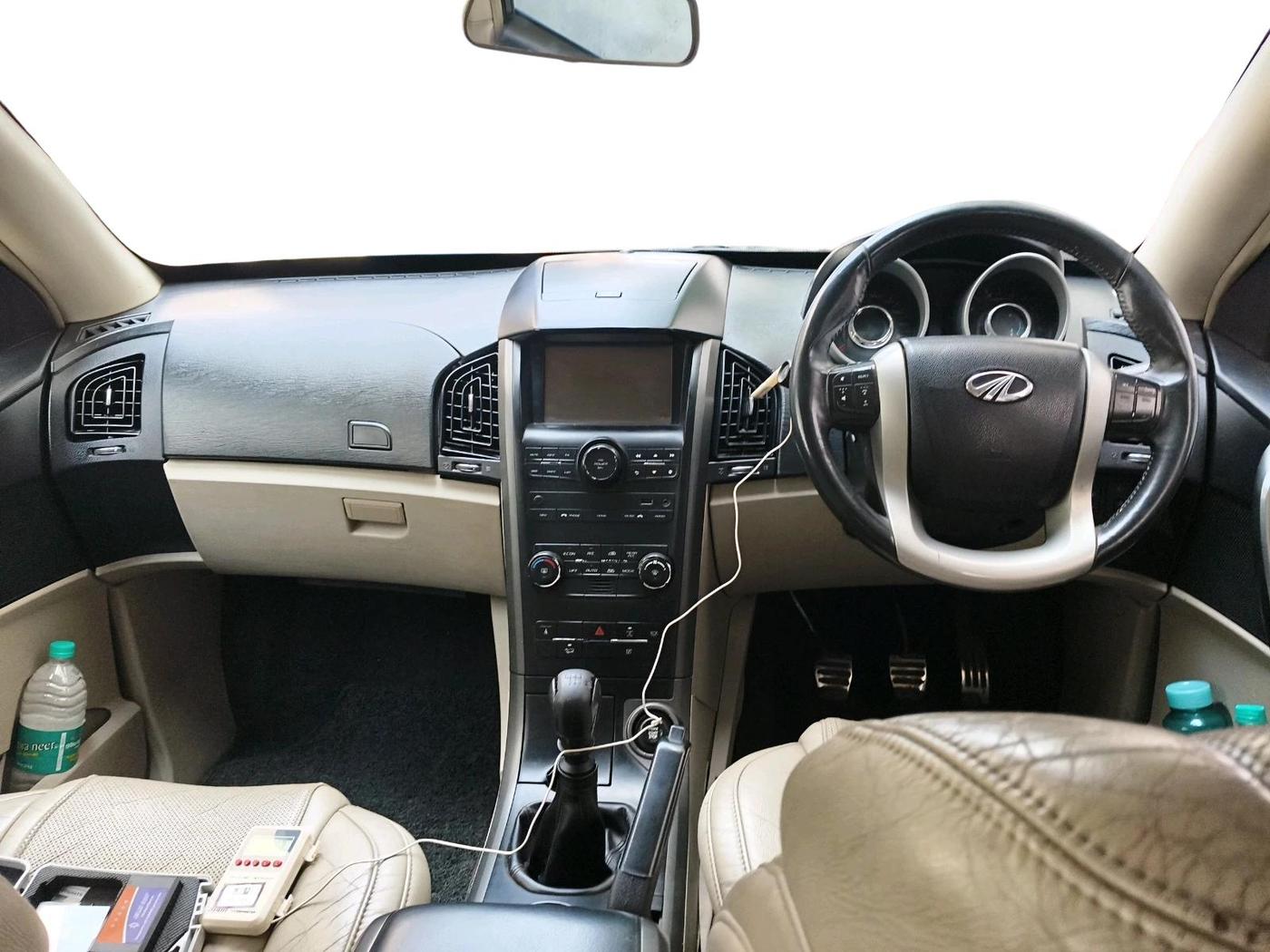 2015 Mahindra XUV500 W10, Diesel, Manual, 1,32,158 km, interior