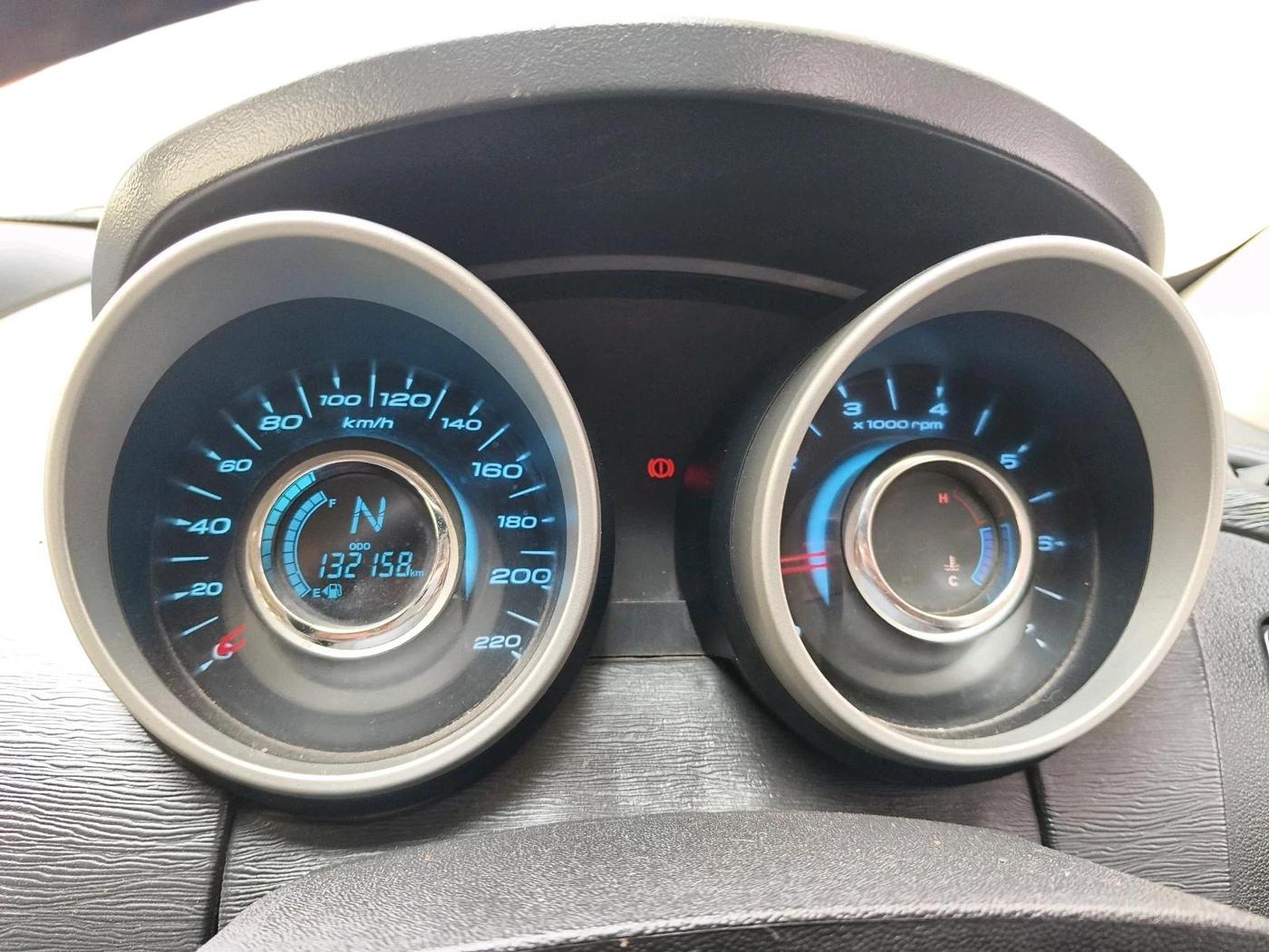 2015 Mahindra XUV500 W10, Diesel, Manual, 1,32,158 km, interior