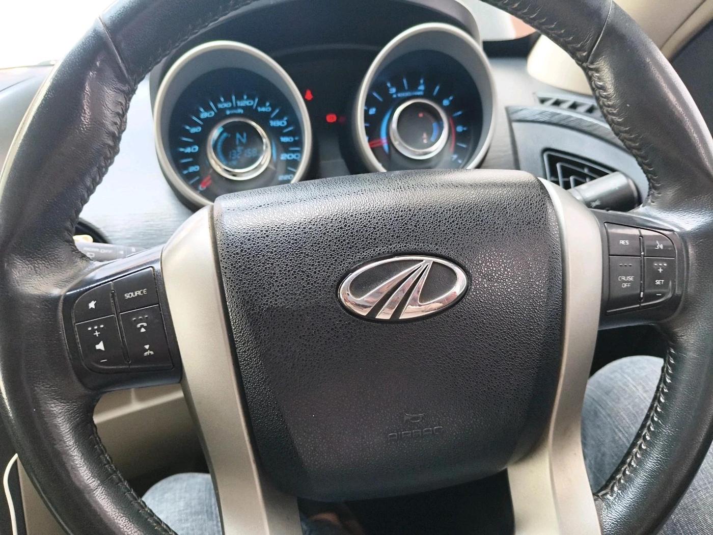 2015 Mahindra XUV500 W10, Diesel, Manual, 1,32,158 km, interior