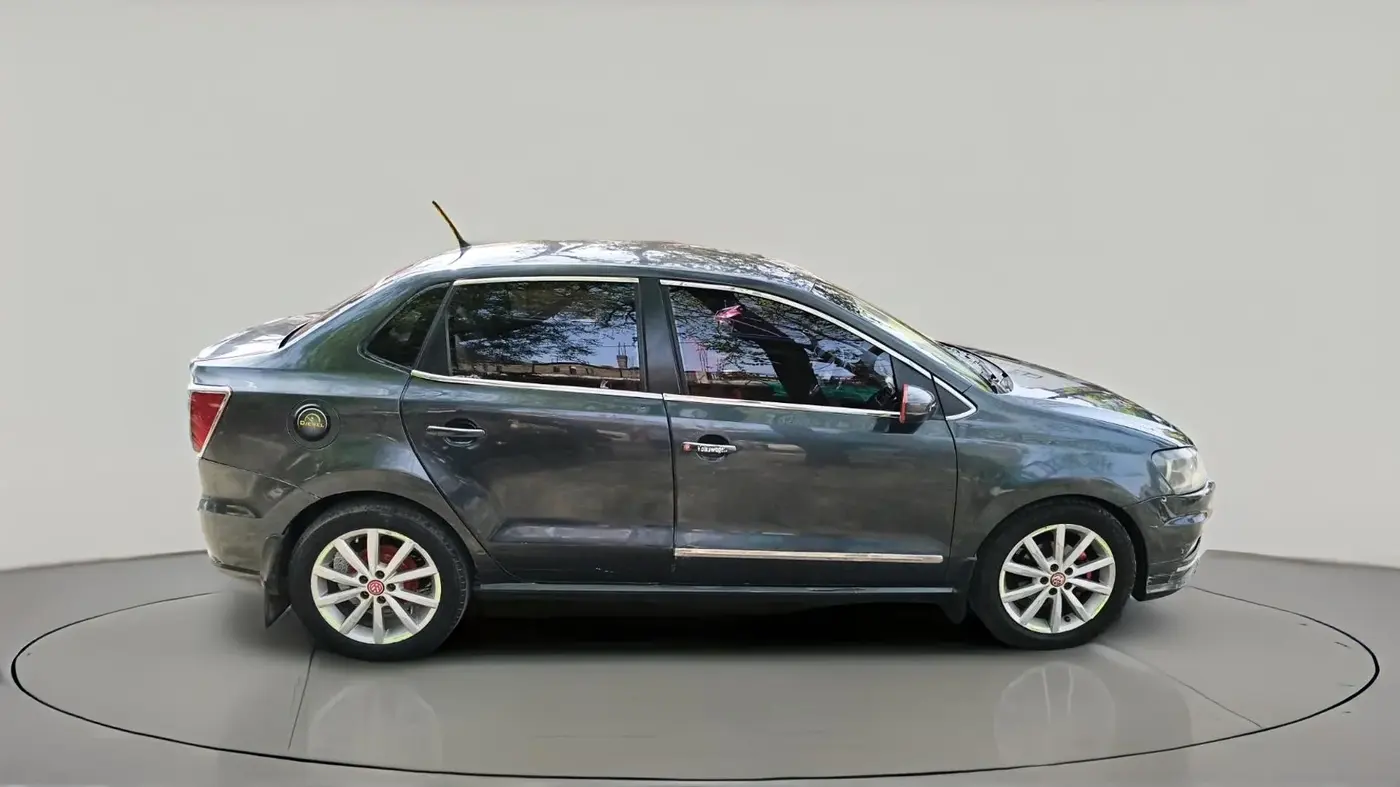 2017 Volkswagen Ameo HIGHLINE1.5L, Diesel, Manual, 1,65,755 km, exterior