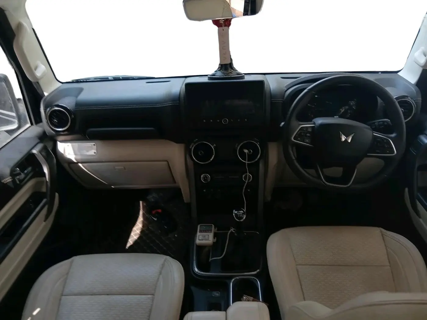 2024 Mahindra Thar Roxx  AX7 L Diesel MT 2WD, Diesel, Manual, 14,649 km, interior