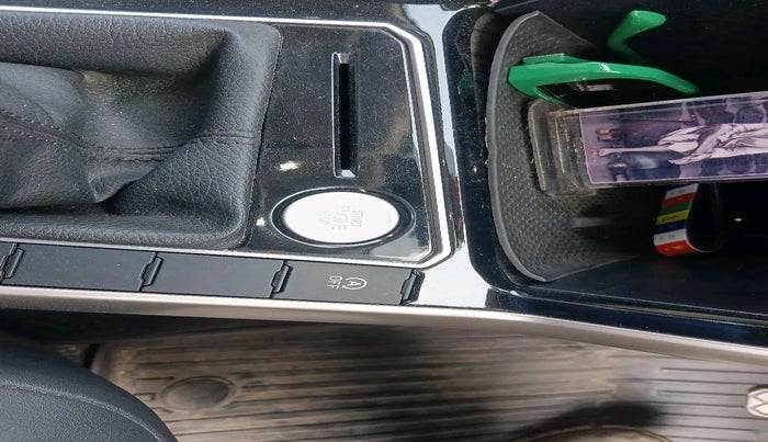 2023 Volkswagen VIRTUS TOPLINE TSI 1.0 MT, Petrol, Manual, 19,424 km, interior