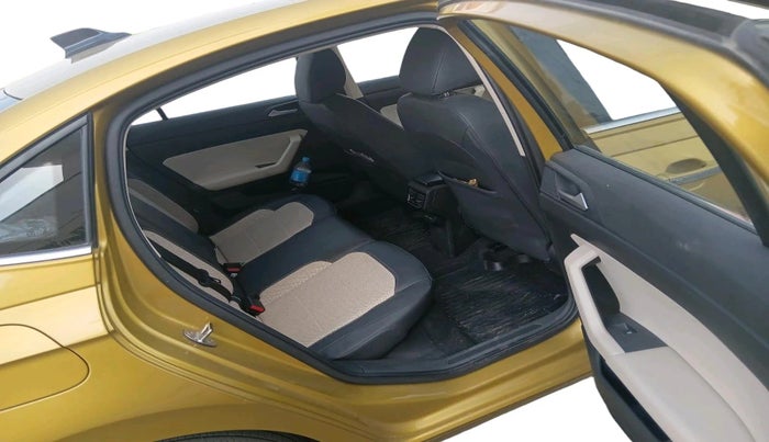 2023 Volkswagen VIRTUS TOPLINE TSI 1.0 MT, Petrol, Manual, 19,424 km, interior