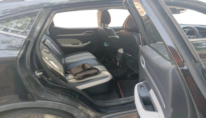 2024 MG ASTOR Shine 1.5 MT (Ivory), Petrol, Manual, 11,537 km, interior