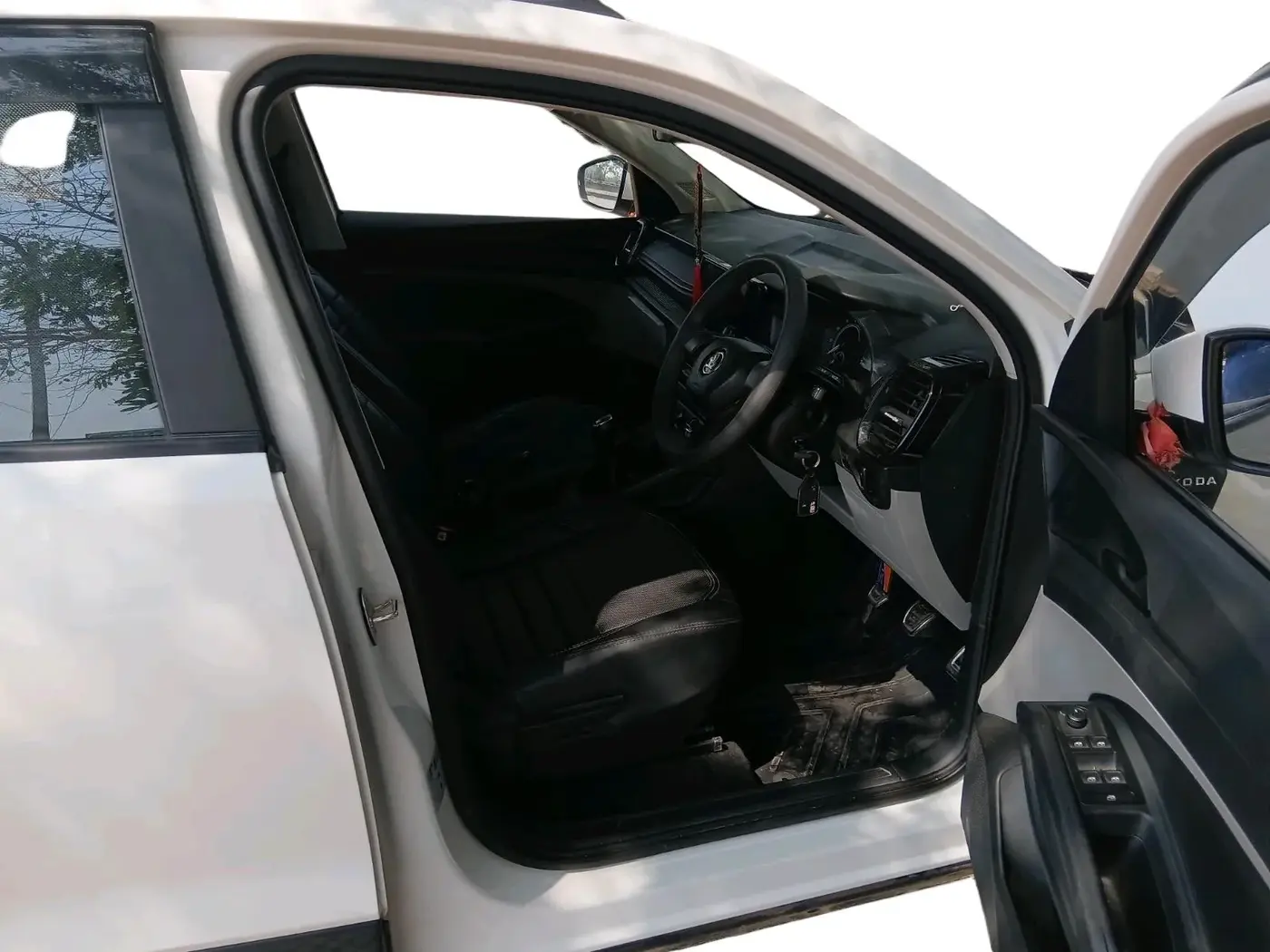 2025 Skoda KUSHAQ Classic 1.0L TSI, Petrol, Manual, 17,384 km, interior