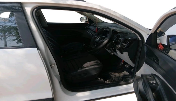 2025 Skoda KUSHAQ Classic 1.0L TSI, Petrol, Manual, 17,384 km, interior