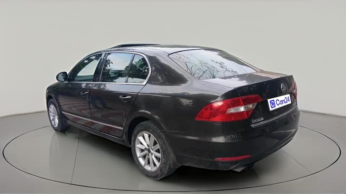2014 Skoda Superb ELEGANCE 2.0 TDI CR AT, Diesel, Automatic, 1,13,267 km, exterior