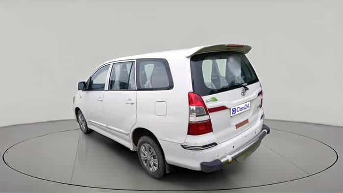 2015 Toyota Innova 2.5 GX 7 STR, Diesel, Manual, 1,37,049 km, exterior