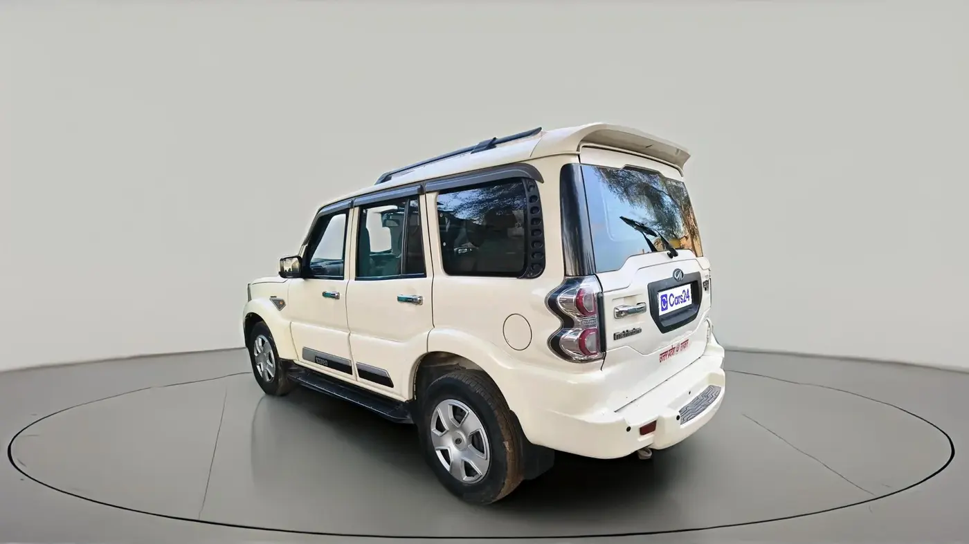 2015 Mahindra Scorpio S6 PLUS, Diesel, Manual, 94,785 km, exterior