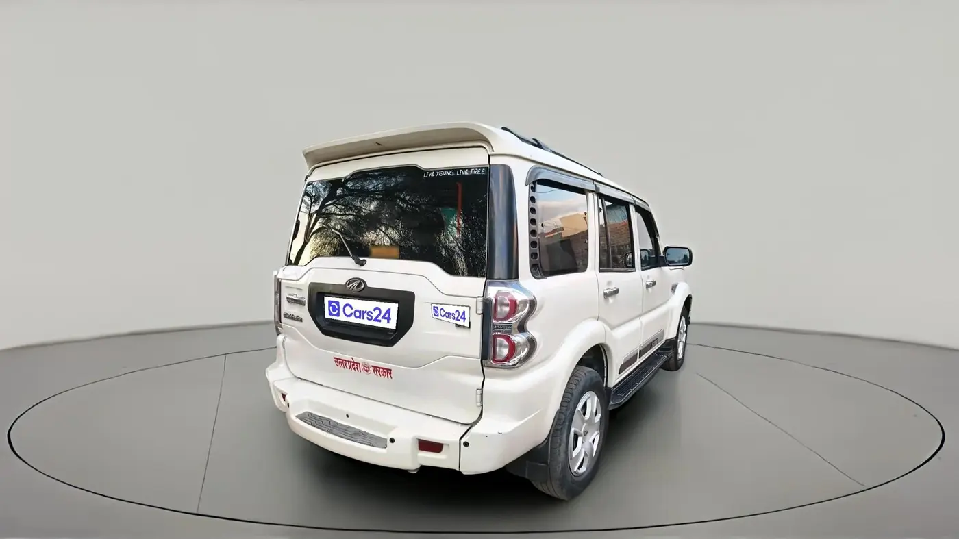 2015 Mahindra Scorpio S6 PLUS, Diesel, Manual, 94,785 km, exterior