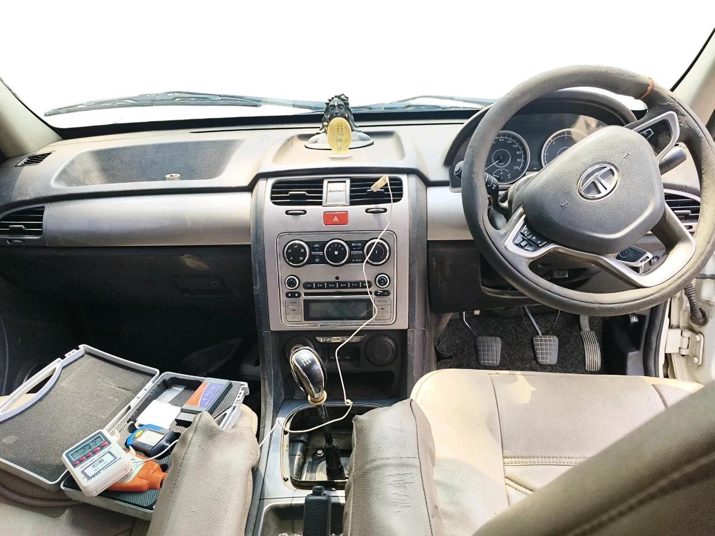 2016 Tata Safari Storme 2.2 EX 4X2, Diesel, Manual, 1,52,237 km, interior