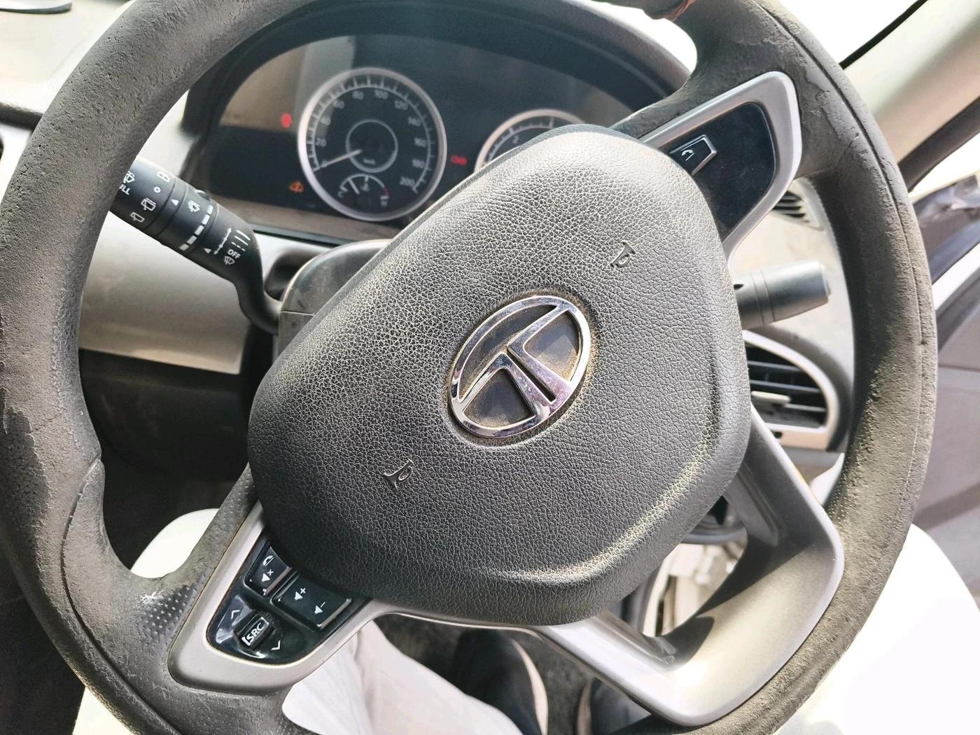 2016 Tata Safari Storme 2.2 EX 4X2, Diesel, Manual, 1,52,237 km, interior