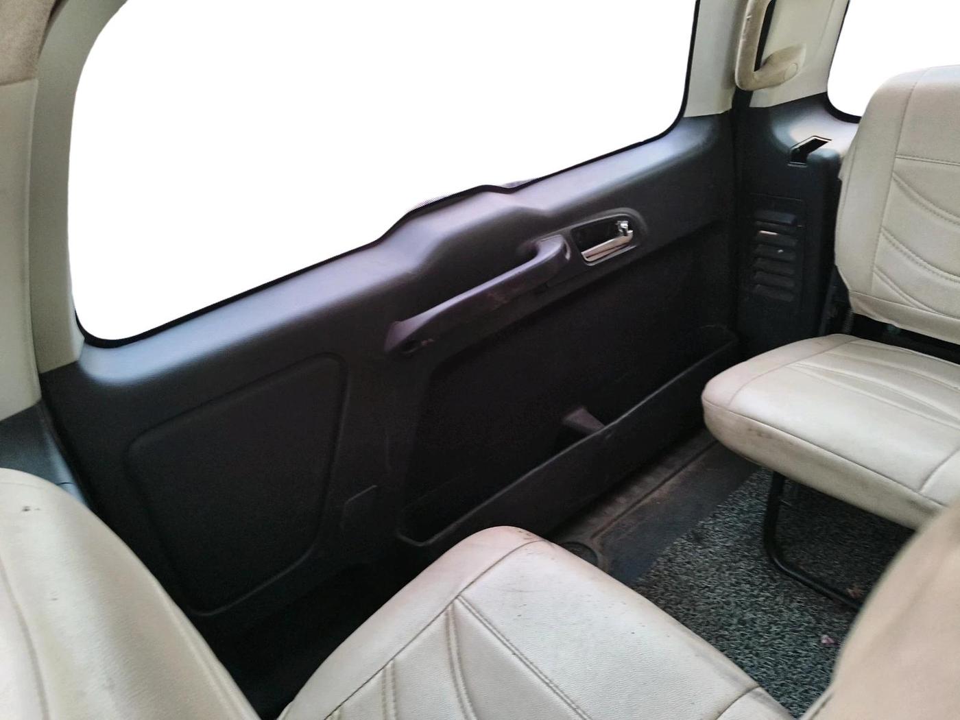 2016 Tata Safari Storme 2.2 EX 4X2, Diesel, Manual, 1,52,237 km, interior