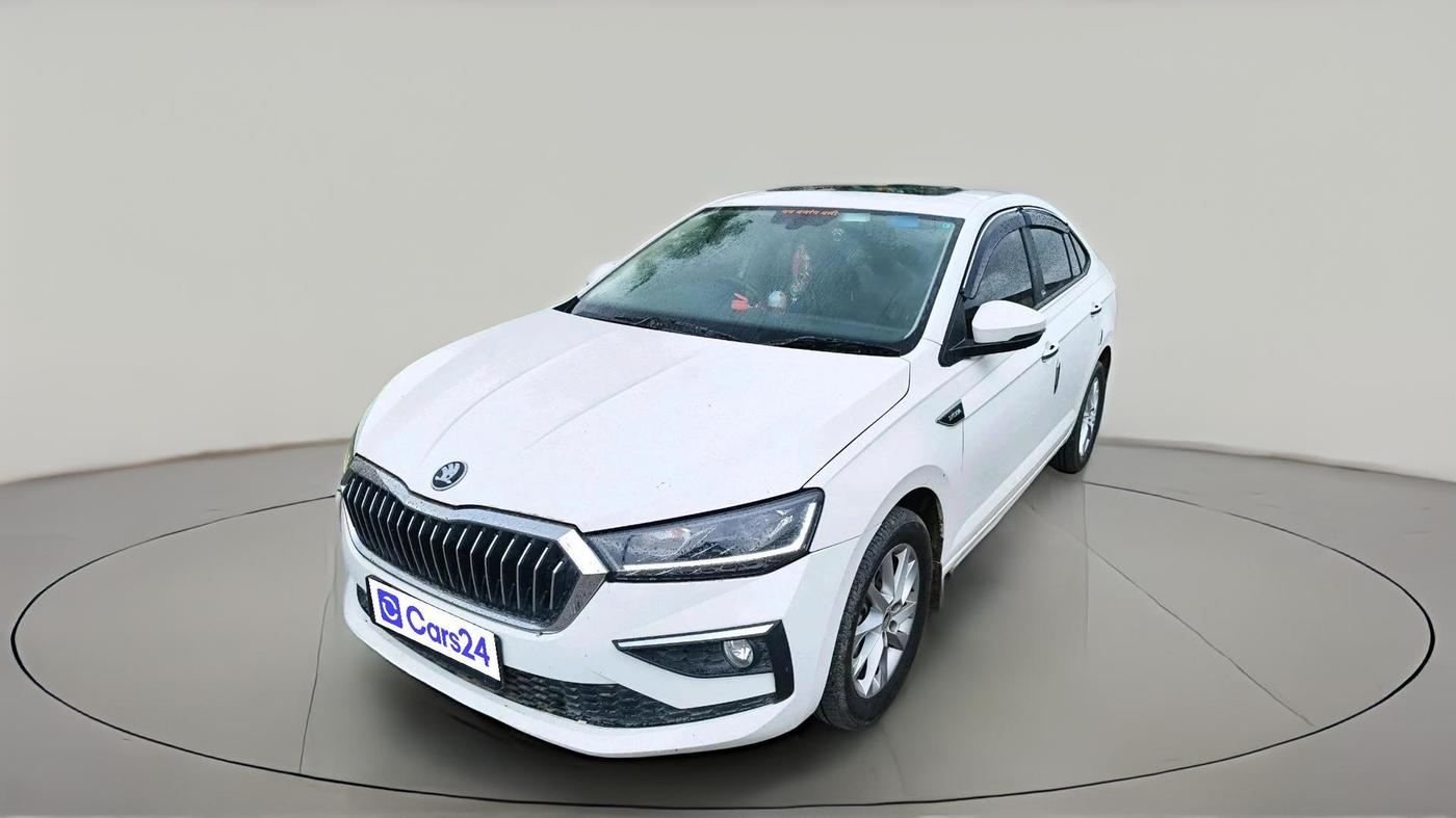 2025 Skoda SLAVIA Signature 1.0L TSI MT, Petrol, Manual, 15,950 km, exterior