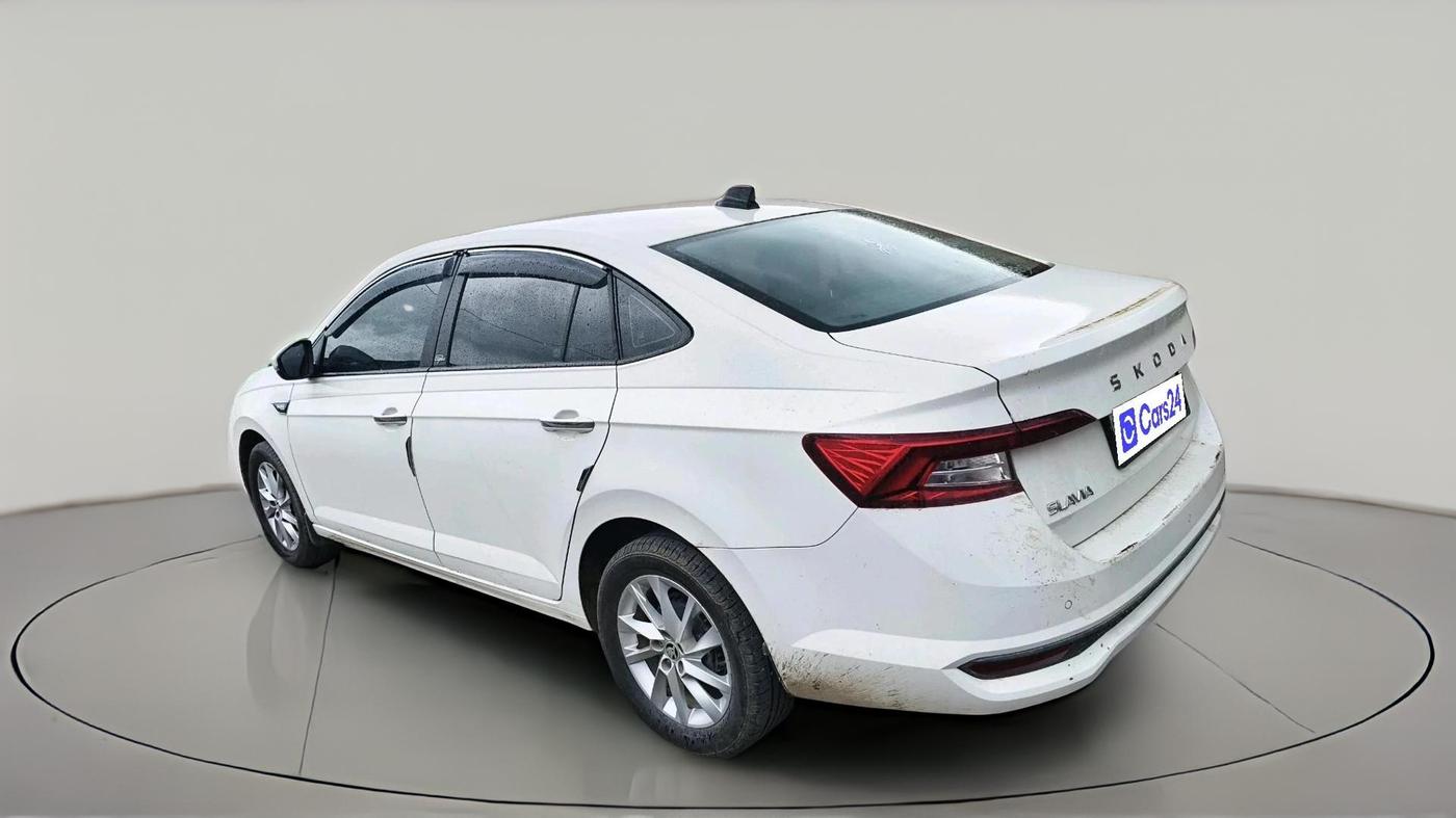 2025 Skoda SLAVIA Signature 1.0L TSI MT, Petrol, Manual, 15,950 km, exterior