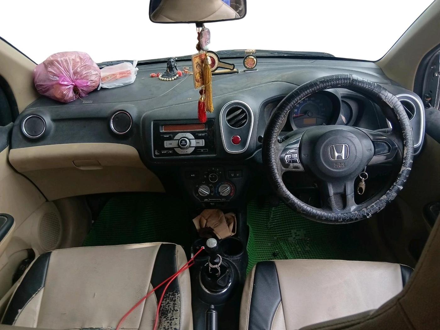 2014 Honda Mobilio 1.5L I-DTEC V, Diesel, Manual, 1,45,191 km, interior