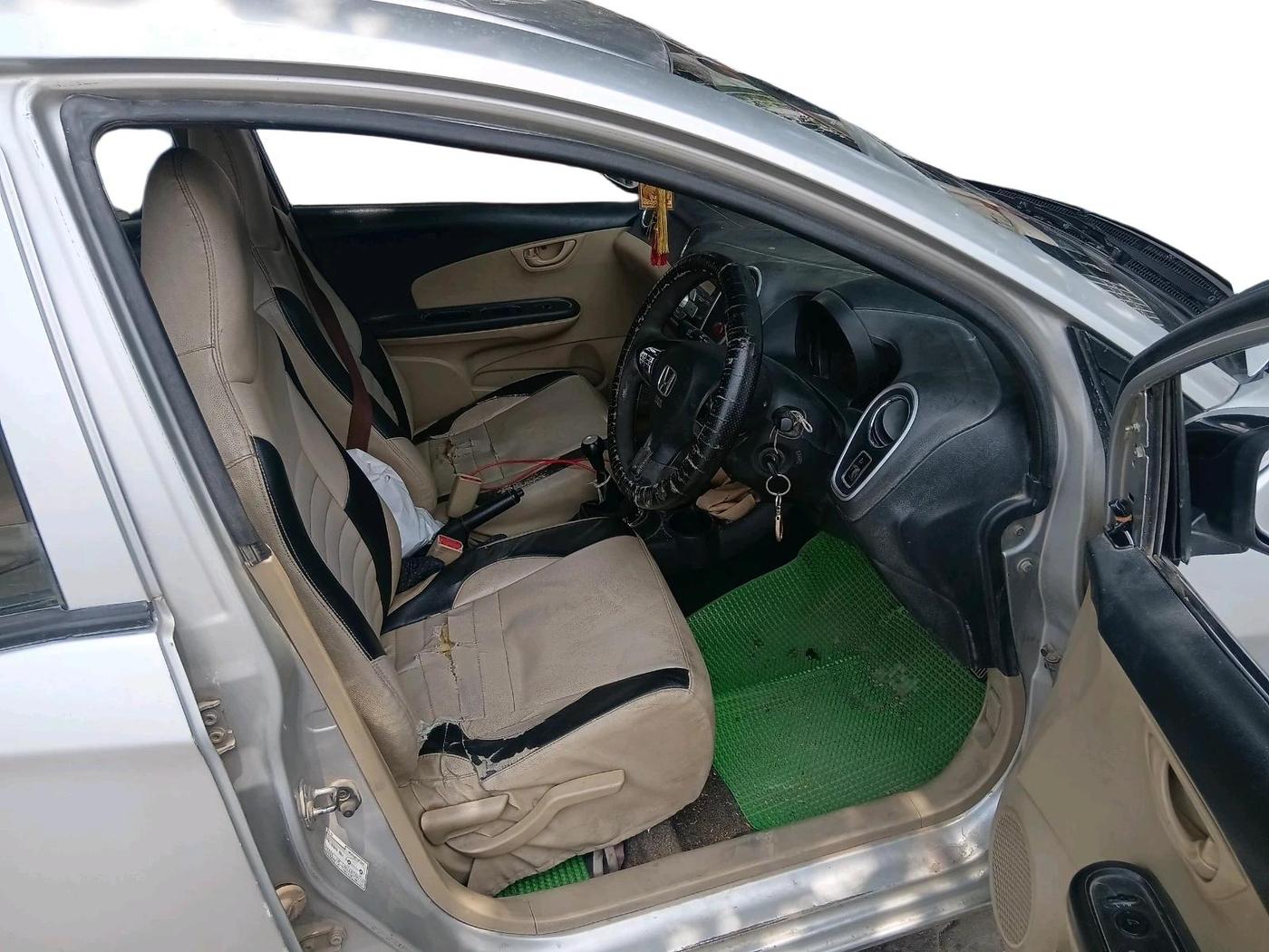 2014 Honda Mobilio 1.5L I-DTEC V, Diesel, Manual, 1,45,191 km, interior
