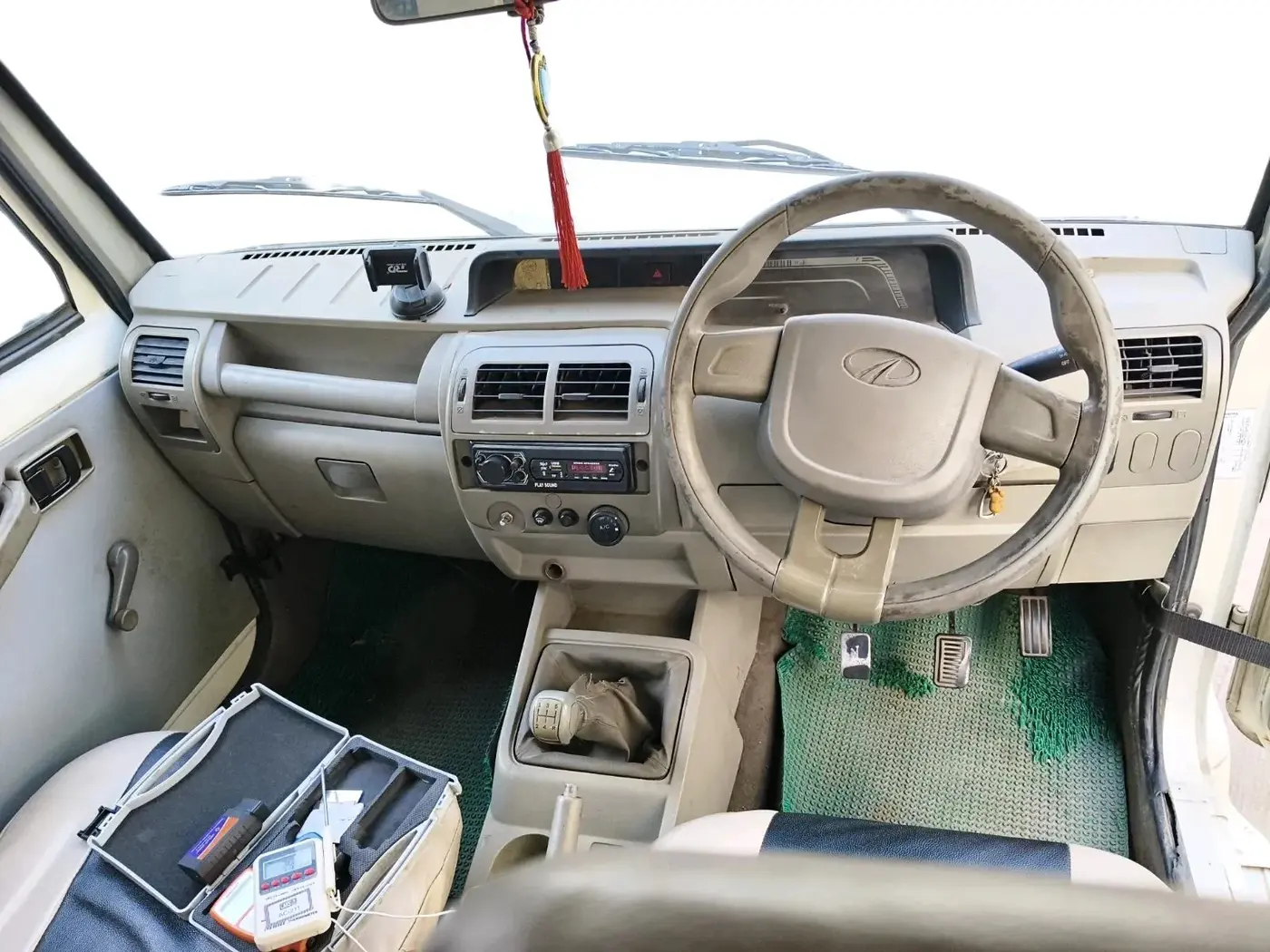 2014 Mahindra Bolero SLE BS-III, Diesel, Manual, 2,30,393 km, interior