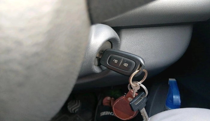 2016 Renault Kwid RXT 0.8, Petrol, Manual, 31,885 km, interior